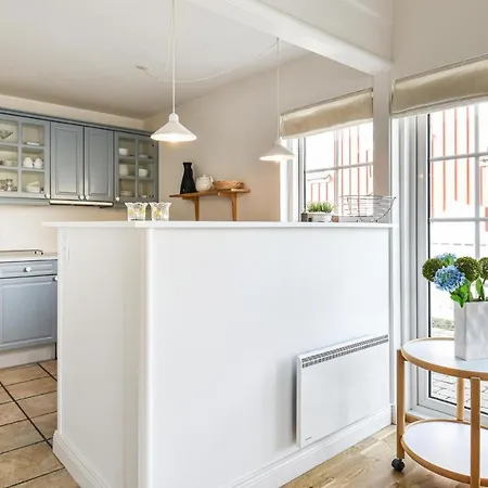 Amazing In With Kitchen Apartment *